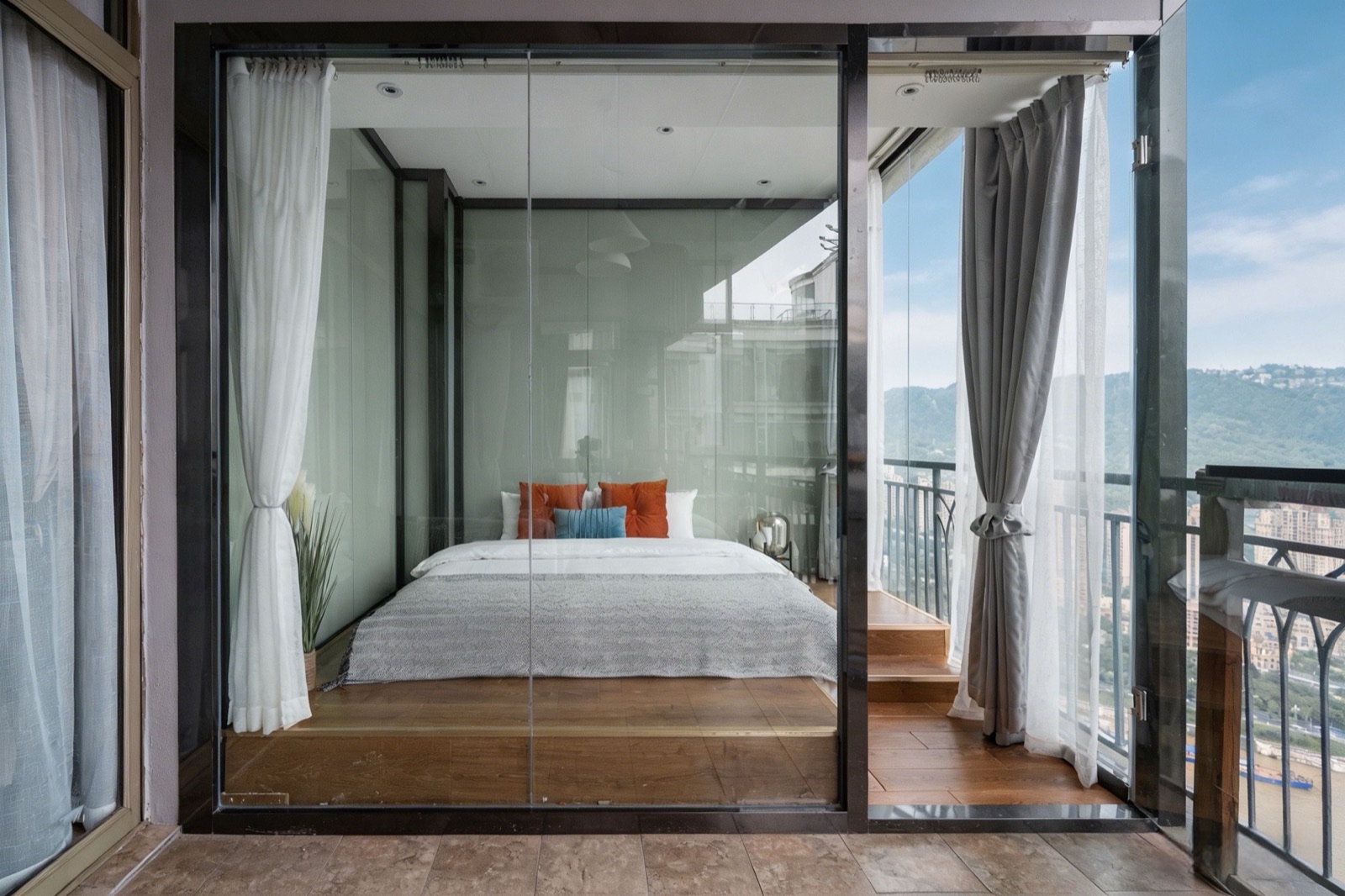 Jiangshan high-floor terrace suite with open views