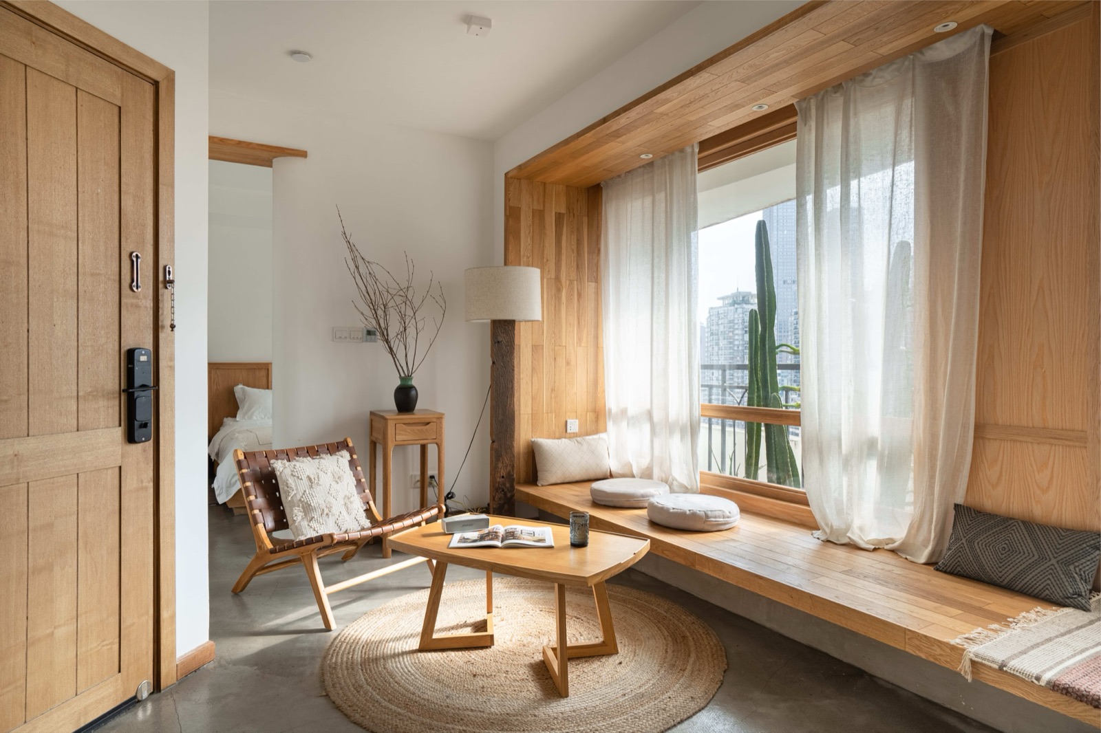Liubai city-view king suite with separate bedroom and sitting area